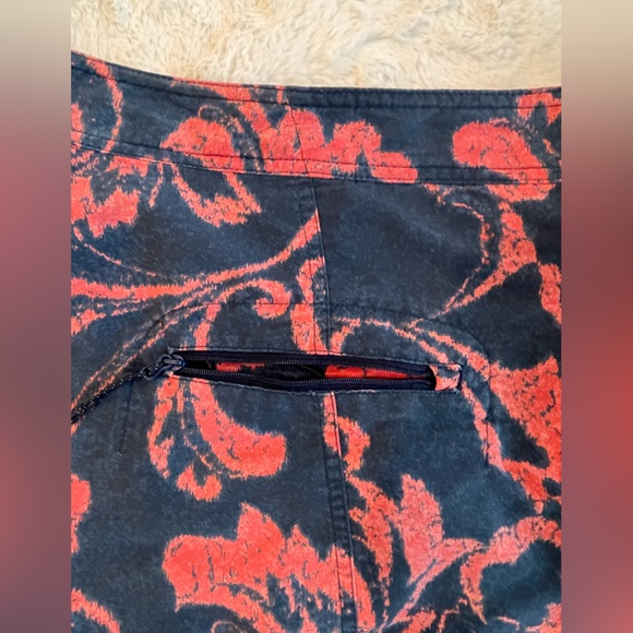 Patagonia size 34 blue with red print - Picture 8 of 9